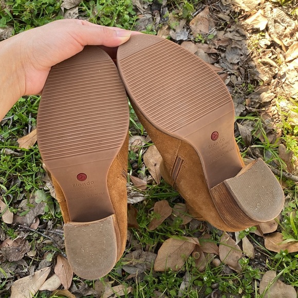 Blondo Reese taupe suede ankle booties size 6.5 - Picture 9 of 9